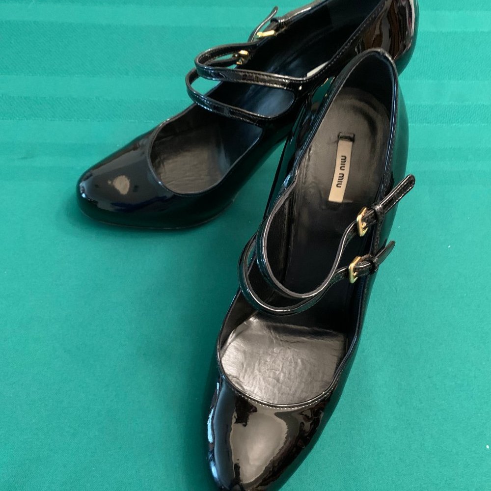 Miu Miu Black Patent pumps, Size 39